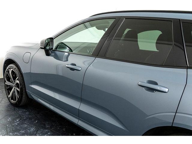 ＸＣ６０ リチャージアルティメトＴ６ＡＷＤプラグインハイブリド　正規Ｄ車　アクティブエアサス装着車　純正２１インチＡＷ　パノラマガラスサンルーフ　リニアライムウッドパネル＆メモリ機能ブラックレザーシート／ヒーター／クーラー　ハーマンカードンサウンド　３６０°カメラ（29枚目）