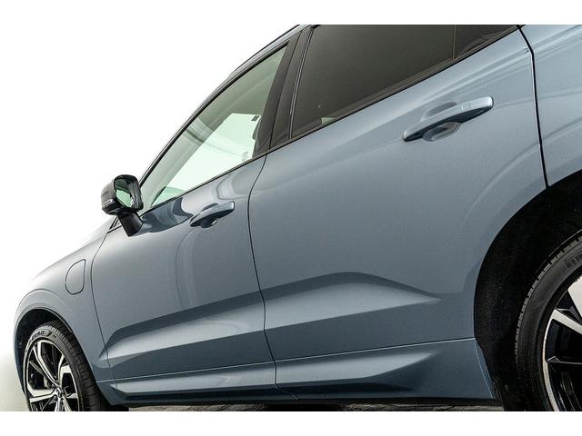 ＸＣ６０ リチャージアルティメトＴ６ＡＷＤプラグインハイブリド　正規Ｄ車　アクティブエアサス装着車　純正２１インチＡＷ　パノラマガラスサンルーフ　リニアライムウッドパネル＆メモリ機能ブラックレザーシート／ヒーター／クーラー　ハーマンカードンサウンド　３６０°カメラ（30枚目）