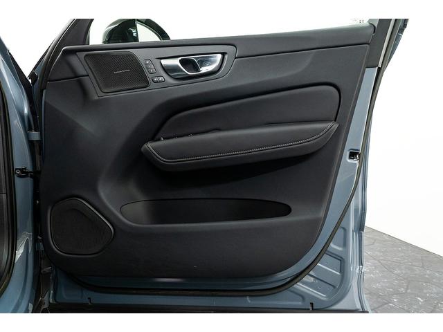 ＸＣ６０ リチャージアルティメトＴ６ＡＷＤプラグインハイブリド　正規Ｄ車　アクティブエアサス装着車　純正２１インチＡＷ　パノラマガラスサンルーフ　リニアライムウッドパネル＆メモリ機能ブラックレザーシート／ヒーター／クーラー　ハーマンカードンサウンド　３６０°カメラ（34枚目）