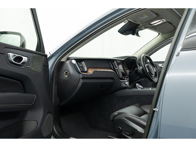 ＸＣ６０ リチャージアルティメトＴ６ＡＷＤプラグインハイブリド　正規Ｄ車　アクティブエアサス装着車　純正２１インチＡＷ　パノラマガラスサンルーフ　リニアライムウッドパネル＆メモリ機能ブラックレザーシート／ヒーター／クーラー　ハーマンカードンサウンド　３６０°カメラ（39枚目）