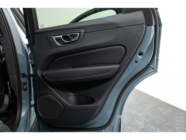 ＸＣ６０ リチャージアルティメトＴ６ＡＷＤプラグインハイブリド　正規Ｄ車　アクティブエアサス装着車　純正２１インチＡＷ　パノラマガラスサンルーフ　リニアライムウッドパネル＆メモリ機能ブラックレザーシート／ヒーター／クーラー　ハーマンカードンサウンド　３６０°カメラ（43枚目）