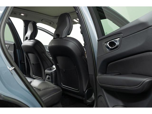 ＸＣ６０ リチャージアルティメトＴ６ＡＷＤプラグインハイブリド　正規Ｄ車　アクティブエアサス装着車　純正２１インチＡＷ　パノラマガラスサンルーフ　リニアライムウッドパネル＆メモリ機能ブラックレザーシート／ヒーター／クーラー　ハーマンカードンサウンド　３６０°カメラ（44枚目）