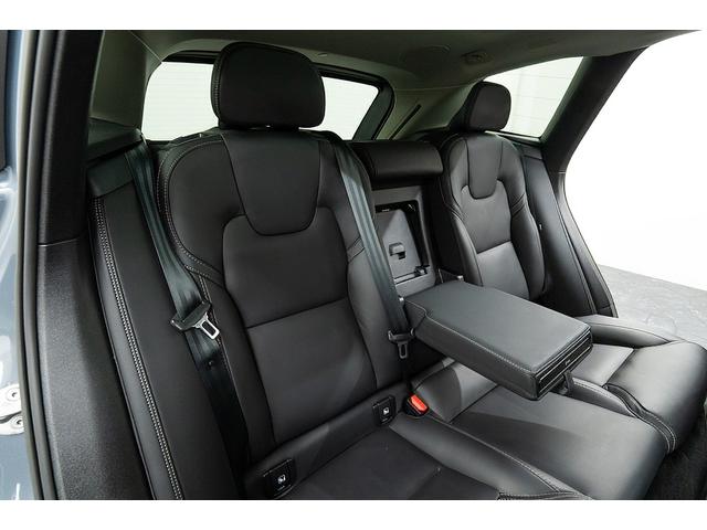 ＸＣ６０ リチャージアルティメトＴ６ＡＷＤプラグインハイブリド　正規Ｄ車　アクティブエアサス装着車　純正２１インチＡＷ　パノラマガラスサンルーフ　リニアライムウッドパネル＆メモリ機能ブラックレザーシート／ヒーター／クーラー　ハーマンカードンサウンド　３６０°カメラ（45枚目）