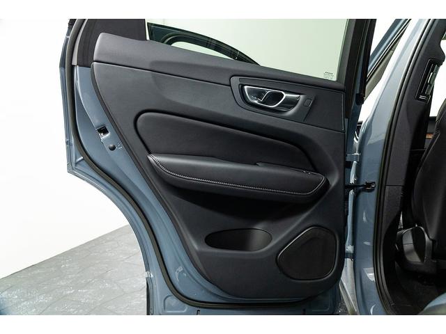 ＸＣ６０ リチャージアルティメトＴ６ＡＷＤプラグインハイブリド　正規Ｄ車　アクティブエアサス装着車　純正２１インチＡＷ　パノラマガラスサンルーフ　リニアライムウッドパネル＆メモリ機能ブラックレザーシート／ヒーター／クーラー　ハーマンカードンサウンド　３６０°カメラ（47枚目）