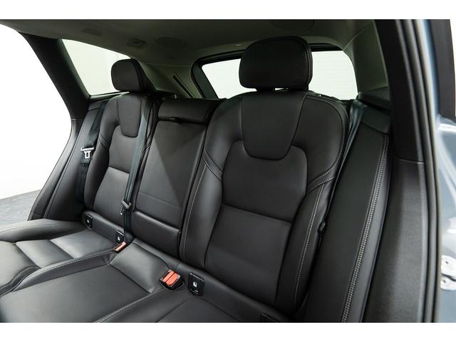 ＸＣ６０ リチャージアルティメトＴ６ＡＷＤプラグインハイブリド　正規Ｄ車　アクティブエアサス装着車　純正２１インチＡＷ　パノラマガラスサンルーフ　リニアライムウッドパネル＆メモリ機能ブラックレザーシート／ヒーター／クーラー　ハーマンカードンサウンド　３６０°カメラ（49枚目）