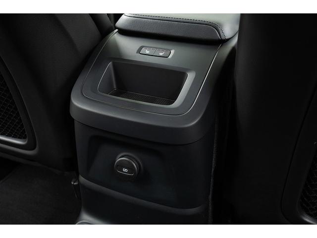 ＸＣ６０ リチャージアルティメトＴ６ＡＷＤプラグインハイブリド　正規Ｄ車　アクティブエアサス装着車　純正２１インチＡＷ　パノラマガラスサンルーフ　リニアライムウッドパネル＆メモリ機能ブラックレザーシート／ヒーター／クーラー　ハーマンカードンサウンド　３６０°カメラ（51枚目）