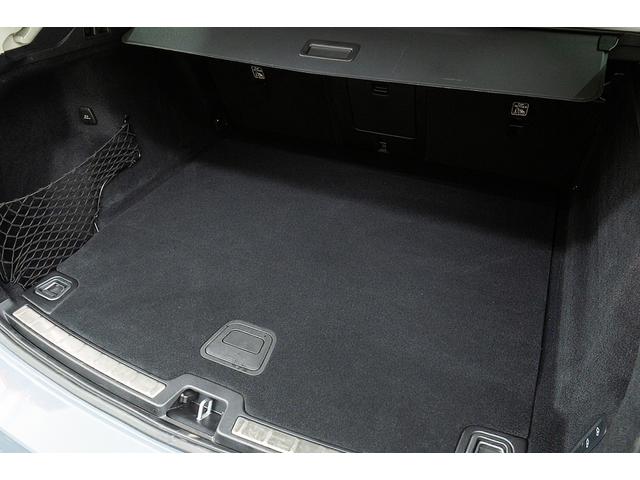 ＸＣ６０ リチャージアルティメトＴ６ＡＷＤプラグインハイブリド　正規Ｄ車　アクティブエアサス装着車　純正２１インチＡＷ　パノラマガラスサンルーフ　リニアライムウッドパネル＆メモリ機能ブラックレザーシート／ヒーター／クーラー　ハーマンカードンサウンド　３６０°カメラ（55枚目）