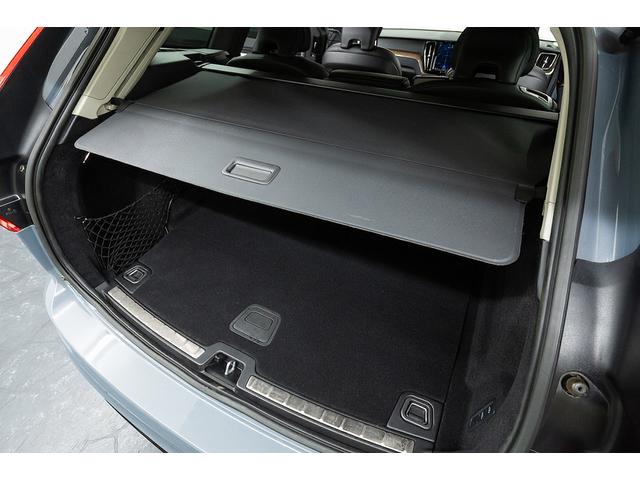 ＸＣ６０ リチャージアルティメトＴ６ＡＷＤプラグインハイブリド　正規Ｄ車　アクティブエアサス装着車　純正２１インチＡＷ　パノラマガラスサンルーフ　リニアライムウッドパネル＆メモリ機能ブラックレザーシート／ヒーター／クーラー　ハーマンカードンサウンド　３６０°カメラ（56枚目）