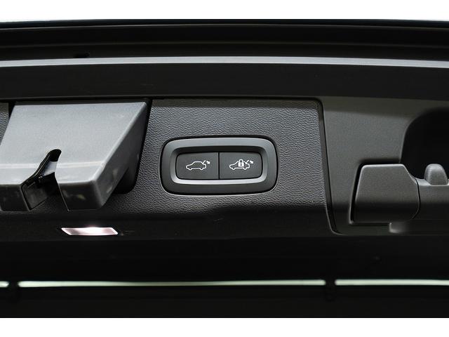 ＸＣ６０ リチャージアルティメトＴ６ＡＷＤプラグインハイブリド　正規Ｄ車　アクティブエアサス装着車　純正２１インチＡＷ　パノラマガラスサンルーフ　リニアライムウッドパネル＆メモリ機能ブラックレザーシート／ヒーター／クーラー　ハーマンカードンサウンド　３６０°カメラ（57枚目）