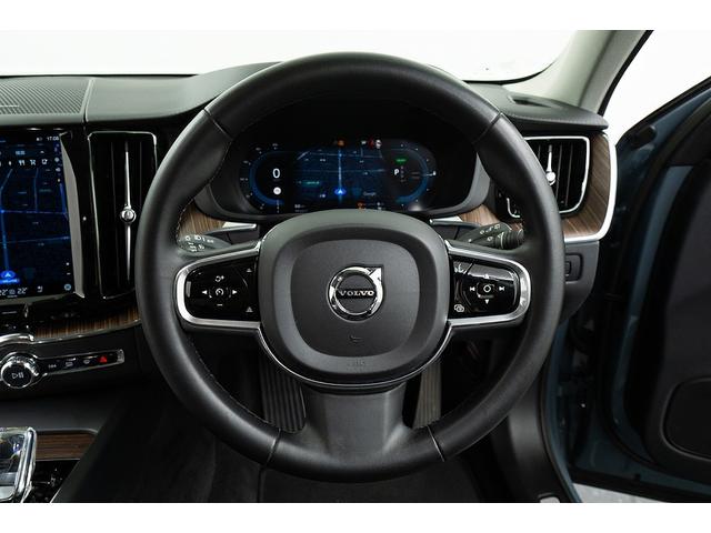 ＸＣ６０ リチャージアルティメトＴ６ＡＷＤプラグインハイブリド　正規Ｄ車　アクティブエアサス装着車　純正２１インチＡＷ　パノラマガラスサンルーフ　リニアライムウッドパネル＆メモリ機能ブラックレザーシート／ヒーター／クーラー　ハーマンカードンサウンド　３６０°カメラ（59枚目）