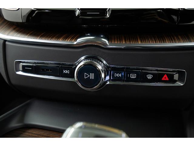 ＸＣ６０ リチャージアルティメトＴ６ＡＷＤプラグインハイブリド　正規Ｄ車　アクティブエアサス装着車　純正２１インチＡＷ　パノラマガラスサンルーフ　リニアライムウッドパネル＆メモリ機能ブラックレザーシート／ヒーター／クーラー　ハーマンカードンサウンド　３６０°カメラ（66枚目）