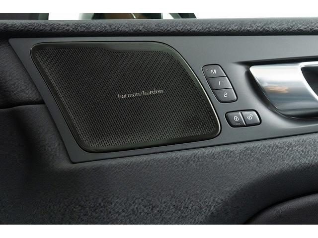 ＸＣ６０ リチャージアルティメトＴ６ＡＷＤプラグインハイブリド　正規Ｄ車　アクティブエアサス装着車　純正２１インチＡＷ　パノラマガラスサンルーフ　リニアライムウッドパネル＆メモリ機能ブラックレザーシート／ヒーター／クーラー　ハーマンカードンサウンド　３６０°カメラ（72枚目）