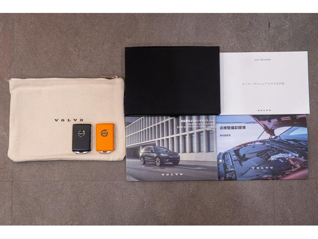 ＸＣ６０ リチャージアルティメトＴ６ＡＷＤプラグインハイブリド　正規Ｄ車　アクティブエアサス装着車　純正２１インチＡＷ　パノラマガラスサンルーフ　リニアライムウッドパネル＆メモリ機能ブラックレザーシート／ヒーター／クーラー　ハーマンカードンサウンド　３６０°カメラ（80枚目）