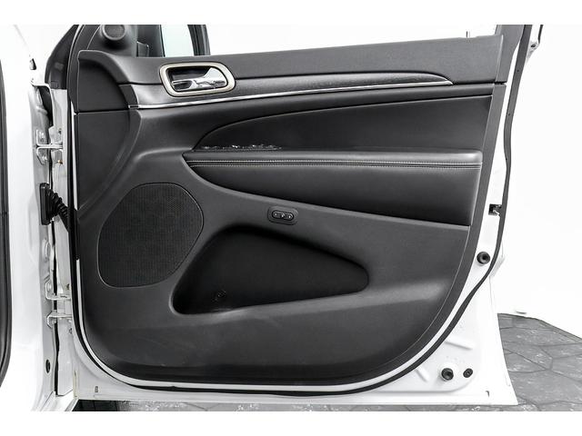 ジープ・グランドチェロキー リミテッド　正規ディーラー車　パノラマガラスルーフ　レグザーニ２２インチＡＷ　ＨＩＤヘッドライト　エアサス　ブラックレザーシート／ヒーター／クーラー　社外リアエンター　パワーテールゲート　Ｆ／Ｂカメラ　クルコン（35枚目）