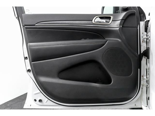 ジープ・グランドチェロキー リミテッド　正規ディーラー車　パノラマガラスルーフ　レグザーニ２２インチＡＷ　ＨＩＤヘッドライト　エアサス　ブラックレザーシート／ヒーター／クーラー　社外リアエンター　パワーテールゲート　Ｆ／Ｂカメラ　クルコン（39枚目）
