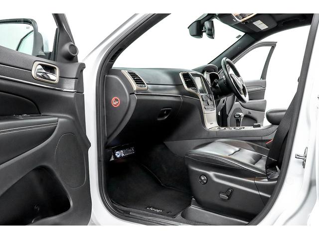ジープ・グランドチェロキー リミテッド　正規ディーラー車　パノラマガラスルーフ　レグザーニ２２インチＡＷ　ＨＩＤヘッドライト　エアサス　ブラックレザーシート／ヒーター／クーラー　社外リアエンター　パワーテールゲート　Ｆ／Ｂカメラ　クルコン（40枚目）