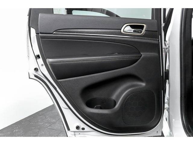 ジープ・グランドチェロキー リミテッド　正規ディーラー車　パノラマガラスルーフ　レグザーニ２２インチＡＷ　ＨＩＤヘッドライト　エアサス　ブラックレザーシート／ヒーター／クーラー　社外リアエンター　パワーテールゲート　Ｆ／Ｂカメラ　クルコン（48枚目）