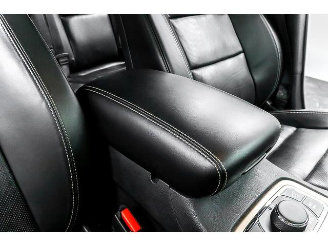 ジープ・グランドチェロキー リミテッド　正規ディーラー車　パノラマガラスルーフ　レグザーニ２２インチＡＷ　ＨＩＤヘッドライト　エアサス　ブラックレザーシート／ヒーター／クーラー　社外リアエンター　パワーテールゲート　Ｆ／Ｂカメラ　クルコン（68枚目）