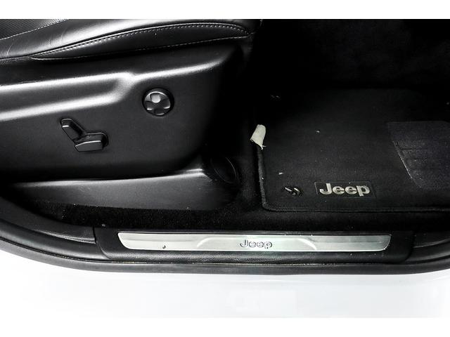 ジープ・グランドチェロキー リミテッド　正規ディーラー車　パノラマガラスルーフ　レグザーニ２２インチＡＷ　ＨＩＤヘッドライト　エアサス　ブラックレザーシート／ヒーター／クーラー　社外リアエンター　パワーテールゲート　Ｆ／Ｂカメラ　クルコン（74枚目）
