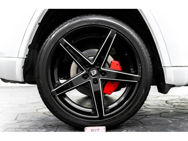 ジープ・グランドチェロキー リミテッド　正規ディーラー車　パノラマガラスルーフ　レグザーニ２２インチＡＷ　ＨＩＤヘッドライト　エアサス　ブラックレザーシート／ヒーター／クーラー　社外リアエンター　パワーテールゲート　Ｆ／Ｂカメラ　クルコン（77枚目）