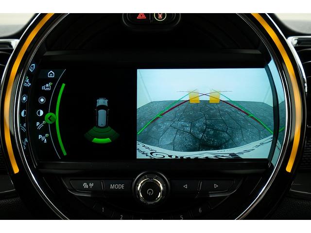 MINI クーパーS クラブマン 正規D車 ドライビングモード コンフォートアクセス スルーローディングシステム 純正17インチAW LEDヘッド 電格ミラー ブラック革調カバー カープレイ バックカメラ/クリアランスソナー ACC(10枚目)