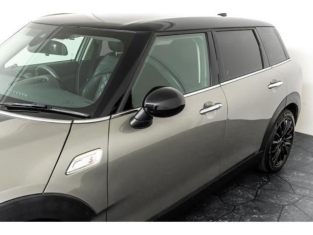 MINI クーパーS クラブマン 正規D車 ドライビングモード コンフォートアクセス スルーローディングシステム 純正17インチAW LEDヘッド 電格ミラー ブラック革調カバー カープレイ バックカメラ/クリアランスソナー ACC(14枚目)