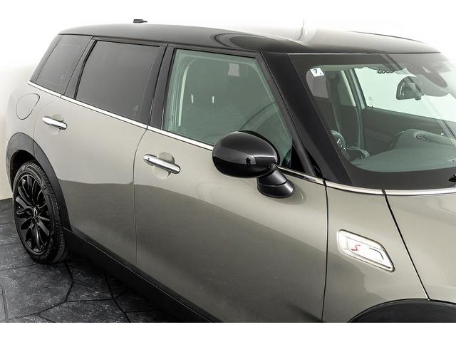 MINI クーパーS クラブマン 正規D車 ドライビングモード コンフォートアクセス スルーローディングシステム 純正17インチAW LEDヘッド 電格ミラー ブラック革調カバー カープレイ バックカメラ/クリアランスソナー ACC(18枚目)
