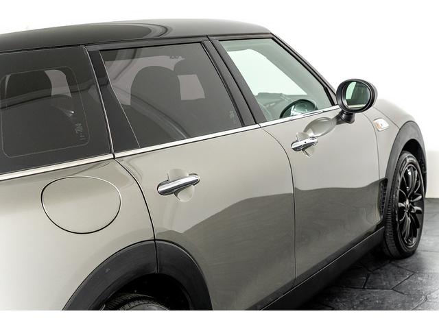 MINI クーパーS クラブマン 正規D車 ドライビングモード コンフォートアクセス スルーローディングシステム 純正17インチAW LEDヘッド 電格ミラー ブラック革調カバー カープレイ バックカメラ/クリアランスソナー ACC(27枚目)