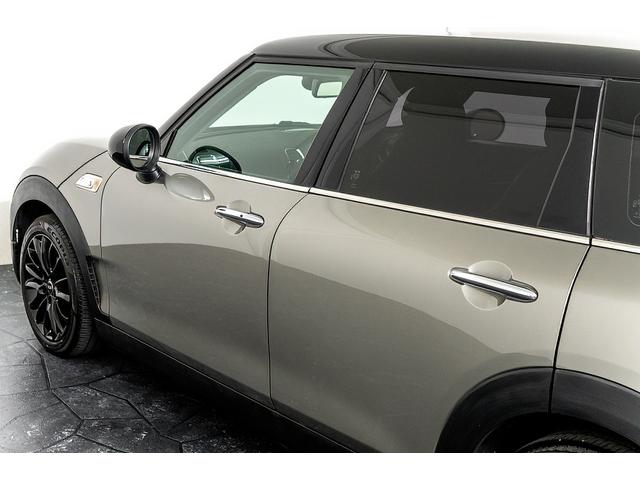 MINI クーパーS クラブマン 正規D車 ドライビングモード コンフォートアクセス スルーローディングシステム 純正17インチAW LEDヘッド 電格ミラー ブラック革調カバー カープレイ バックカメラ/クリアランスソナー ACC(31枚目)