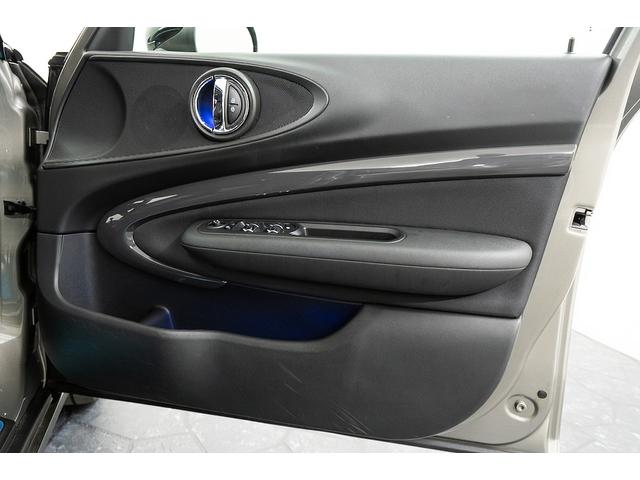 MINI クーパーS クラブマン 正規D車 ドライビングモード コンフォートアクセス スルーローディングシステム 純正17インチAW LEDヘッド 電格ミラー ブラック革調カバー カープレイ バックカメラ/クリアランスソナー ACC(36枚目)