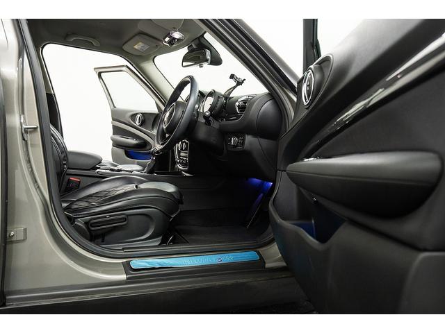MINI クーパーS クラブマン 正規D車 ドライビングモード コンフォートアクセス スルーローディングシステム 純正17インチAW LEDヘッド 電格ミラー ブラック革調カバー カープレイ バックカメラ/クリアランスソナー ACC(37枚目)