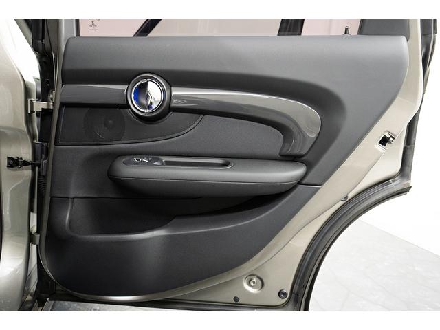 MINI クーパーS クラブマン 正規D車 ドライビングモード コンフォートアクセス スルーローディングシステム 純正17インチAW LEDヘッド 電格ミラー ブラック革調カバー カープレイ バックカメラ/クリアランスソナー ACC(45枚目)