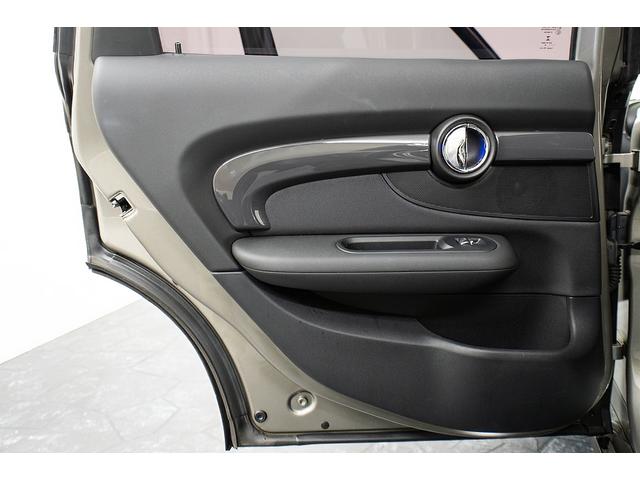 MINI クーパーS クラブマン 正規D車 ドライビングモード コンフォートアクセス スルーローディングシステム 純正17インチAW LEDヘッド 電格ミラー ブラック革調カバー カープレイ バックカメラ/クリアランスソナー ACC(49枚目)