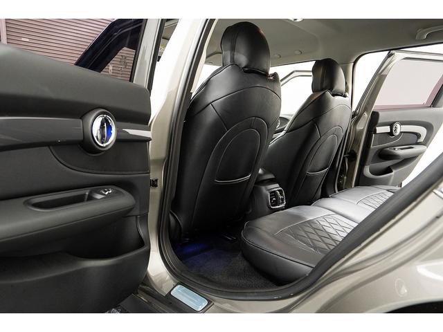 MINI クーパーS クラブマン 正規D車 ドライビングモード コンフォートアクセス スルーローディングシステム 純正17インチAW LEDヘッド 電格ミラー ブラック革調カバー カープレイ バックカメラ/クリアランスソナー ACC(50枚目)