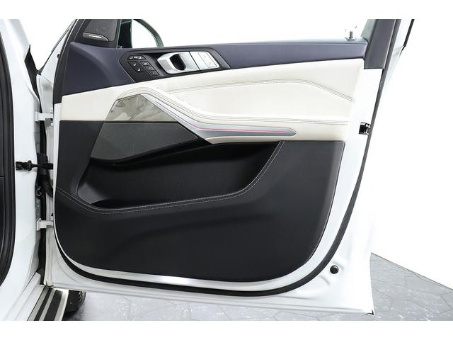 X7 xDrive 35d デザインピュアエクセレンス 正規D車 ウェルネスPKG ドライビングアシストプロ 純正22インチAW スカイラウンジパノラマサンルーフ リアエンターテイメントシステム 全席シートヒーター 保冷・保温カップホルダー 360°カメラ(29枚目)