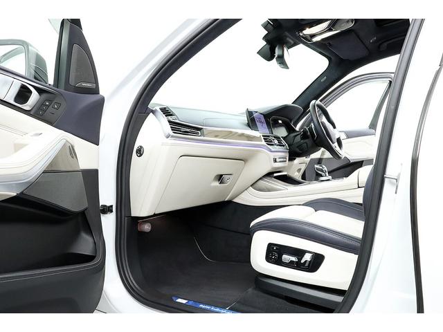 X7 xDrive 35d デザインピュアエクセレンス 正規D車 ウェルネスPKG ドライビングアシストプロ 純正22インチAW スカイラウンジパノラマサンルーフ リアエンターテイメントシステム 全席シートヒーター 保冷・保温カップホルダー 360°カメラ(34枚目)