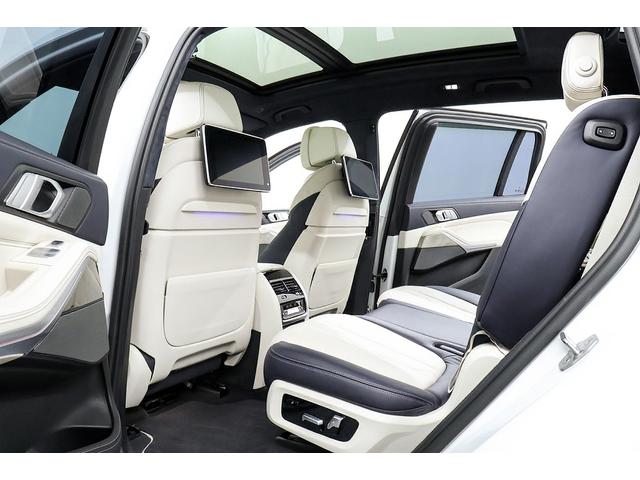 X7 xDrive 35d デザインピュアエクセレンス 正規D車 ウェルネスPKG ドライビングアシストプロ 純正22インチAW スカイラウンジパノラマサンルーフ リアエンターテイメントシステム 全席シートヒーター 保冷・保温カップホルダー 360°カメラ(43枚目)