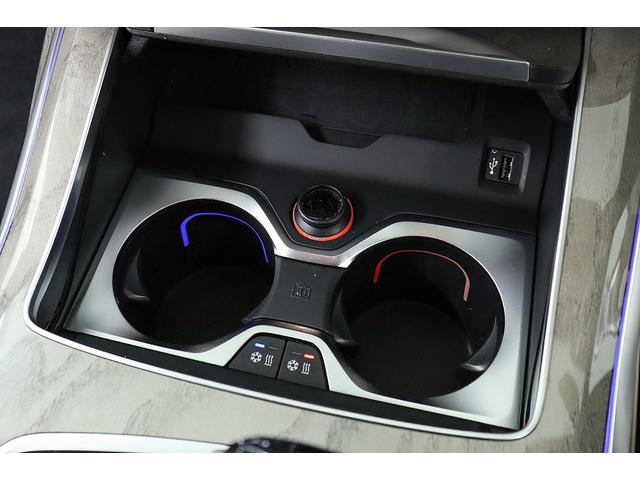 X7 xDrive 35d デザインピュアエクセレンス 正規D車 ウェルネスPKG ドライビングアシストプロ 純正22インチAW スカイラウンジパノラマサンルーフ リアエンターテイメントシステム 全席シートヒーター 保冷・保温カップホルダー 360°カメラ(63枚目)