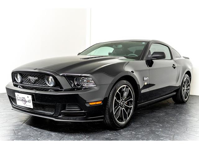 マスタング Ｖ８　ＧＴクーペ　ザ　ブラック　正規Ｄ車　１オーナー　記録簿有　４０台限定車　グラスルーフ　専用１９インチＡＷ　ブラックレザーシート／ヒーター　カロッツェリアナビ／フルセグＴＶ　Ｂｌｕｅｔｏｏｔｈ　ルームミラー内蔵Ｂカメラ　クルコン（12枚目）