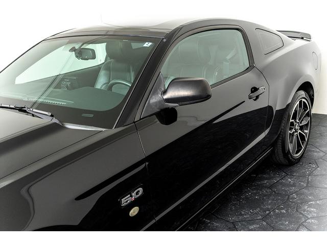 マスタング Ｖ８　ＧＴクーペ　ザ　ブラック　正規Ｄ車　１オーナー　記録簿有　４０台限定車　グラスルーフ　専用１９インチＡＷ　ブラックレザーシート／ヒーター　カロッツェリアナビ／フルセグＴＶ　Ｂｌｕｅｔｏｏｔｈ　ルームミラー内蔵Ｂカメラ　クルコン（14枚目）