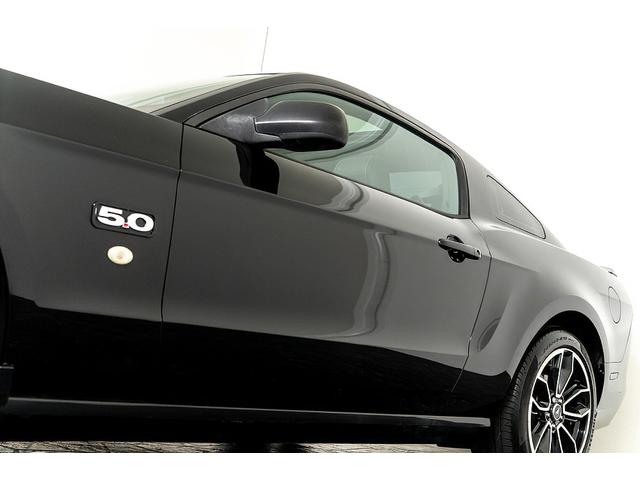 マスタング Ｖ８　ＧＴクーペ　ザ　ブラック　正規Ｄ車　１オーナー　記録簿有　４０台限定車　グラスルーフ　専用１９インチＡＷ　ブラックレザーシート／ヒーター　カロッツェリアナビ／フルセグＴＶ　Ｂｌｕｅｔｏｏｔｈ　ルームミラー内蔵Ｂカメラ　クルコン（15枚目）