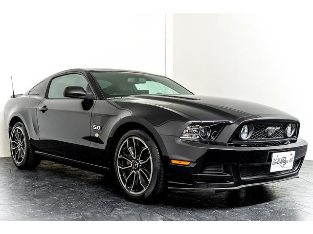 マスタング Ｖ８　ＧＴクーペ　ザ　ブラック　正規Ｄ車　１オーナー　記録簿有　４０台限定車　グラスルーフ　専用１９インチＡＷ　ブラックレザーシート／ヒーター　カロッツェリアナビ／フルセグＴＶ　Ｂｌｕｅｔｏｏｔｈ　ルームミラー内蔵Ｂカメラ　クルコン（16枚目）