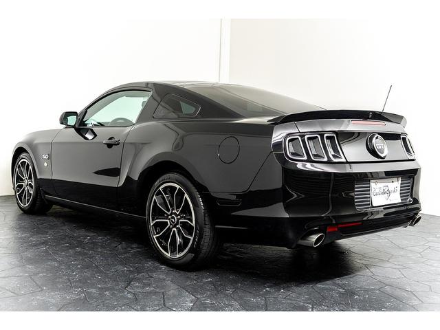 マスタング Ｖ８　ＧＴクーペ　ザ　ブラック　正規Ｄ車　１オーナー　記録簿有　４０台限定車　グラスルーフ　専用１９インチＡＷ　ブラックレザーシート／ヒーター　カロッツェリアナビ／フルセグＴＶ　Ｂｌｕｅｔｏｏｔｈ　ルームミラー内蔵Ｂカメラ　クルコン（30枚目）