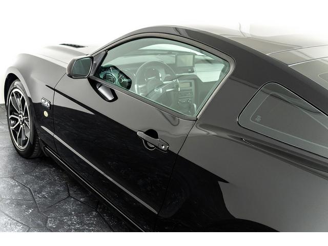 マスタング Ｖ８　ＧＴクーペ　ザ　ブラック　正規Ｄ車　１オーナー　記録簿有　４０台限定車　グラスルーフ　専用１９インチＡＷ　ブラックレザーシート／ヒーター　カロッツェリアナビ／フルセグＴＶ　Ｂｌｕｅｔｏｏｔｈ　ルームミラー内蔵Ｂカメラ　クルコン（32枚目）