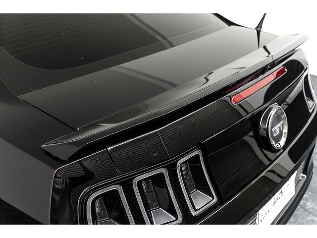 マスタング Ｖ８　ＧＴクーペ　ザ　ブラック　正規Ｄ車　１オーナー　記録簿有　４０台限定車　グラスルーフ　専用１９インチＡＷ　ブラックレザーシート／ヒーター　カロッツェリアナビ／フルセグＴＶ　Ｂｌｕｅｔｏｏｔｈ　ルームミラー内蔵Ｂカメラ　クルコン（34枚目）