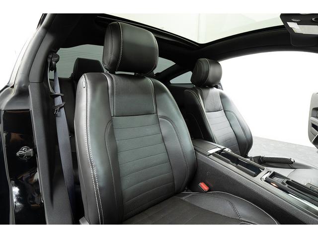 マスタング Ｖ８　ＧＴクーペ　ザ　ブラック　正規Ｄ車　１オーナー　記録簿有　４０台限定車　グラスルーフ　専用１９インチＡＷ　ブラックレザーシート／ヒーター　カロッツェリアナビ／フルセグＴＶ　Ｂｌｕｅｔｏｏｔｈ　ルームミラー内蔵Ｂカメラ　クルコン（45枚目）