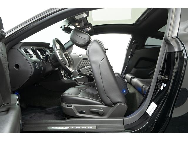 マスタング Ｖ８　ＧＴクーペ　ザ　ブラック　正規Ｄ車　１オーナー　記録簿有　４０台限定車　グラスルーフ　専用１９インチＡＷ　ブラックレザーシート／ヒーター　カロッツェリアナビ／フルセグＴＶ　Ｂｌｕｅｔｏｏｔｈ　ルームミラー内蔵Ｂカメラ　クルコン（48枚目）