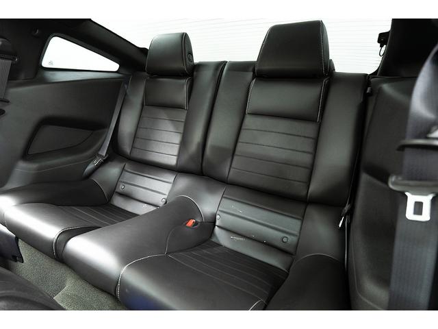 マスタング Ｖ８　ＧＴクーペ　ザ　ブラック　正規Ｄ車　１オーナー　記録簿有　４０台限定車　グラスルーフ　専用１９インチＡＷ　ブラックレザーシート／ヒーター　カロッツェリアナビ／フルセグＴＶ　Ｂｌｕｅｔｏｏｔｈ　ルームミラー内蔵Ｂカメラ　クルコン（49枚目）