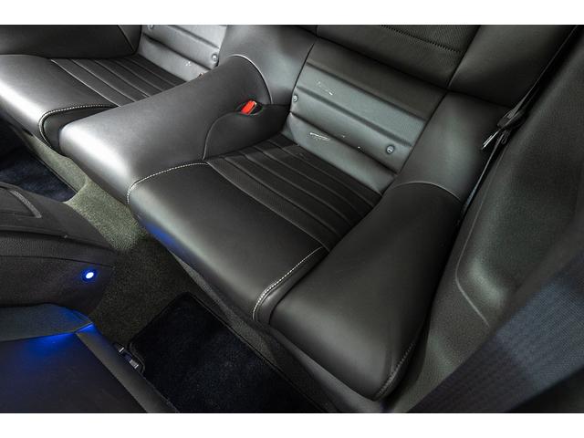 マスタング Ｖ８　ＧＴクーペ　ザ　ブラック　正規Ｄ車　１オーナー　記録簿有　４０台限定車　グラスルーフ　専用１９インチＡＷ　ブラックレザーシート／ヒーター　カロッツェリアナビ／フルセグＴＶ　Ｂｌｕｅｔｏｏｔｈ　ルームミラー内蔵Ｂカメラ　クルコン（50枚目）