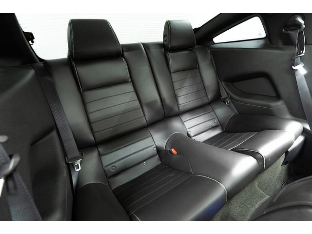 マスタング Ｖ８　ＧＴクーペ　ザ　ブラック　正規Ｄ車　１オーナー　記録簿有　４０台限定車　グラスルーフ　専用１９インチＡＷ　ブラックレザーシート／ヒーター　カロッツェリアナビ／フルセグＴＶ　Ｂｌｕｅｔｏｏｔｈ　ルームミラー内蔵Ｂカメラ　クルコン（51枚目）